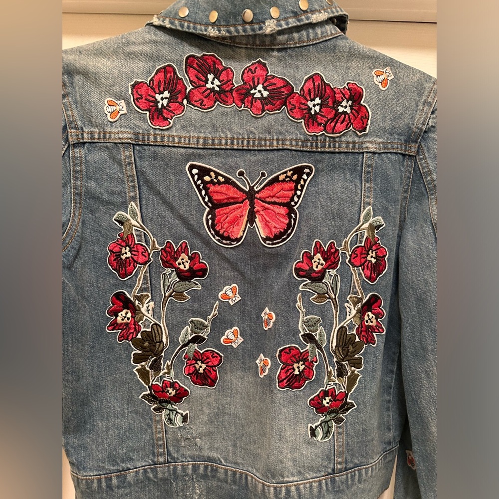 NWT Bagatelle Denim Jacket- Floral and Butterfly Patchwork - Picture 6 of 7